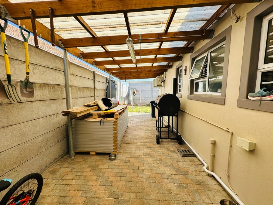 3 Bedroom Property for Sale in Sonstraal Heights Western Cape